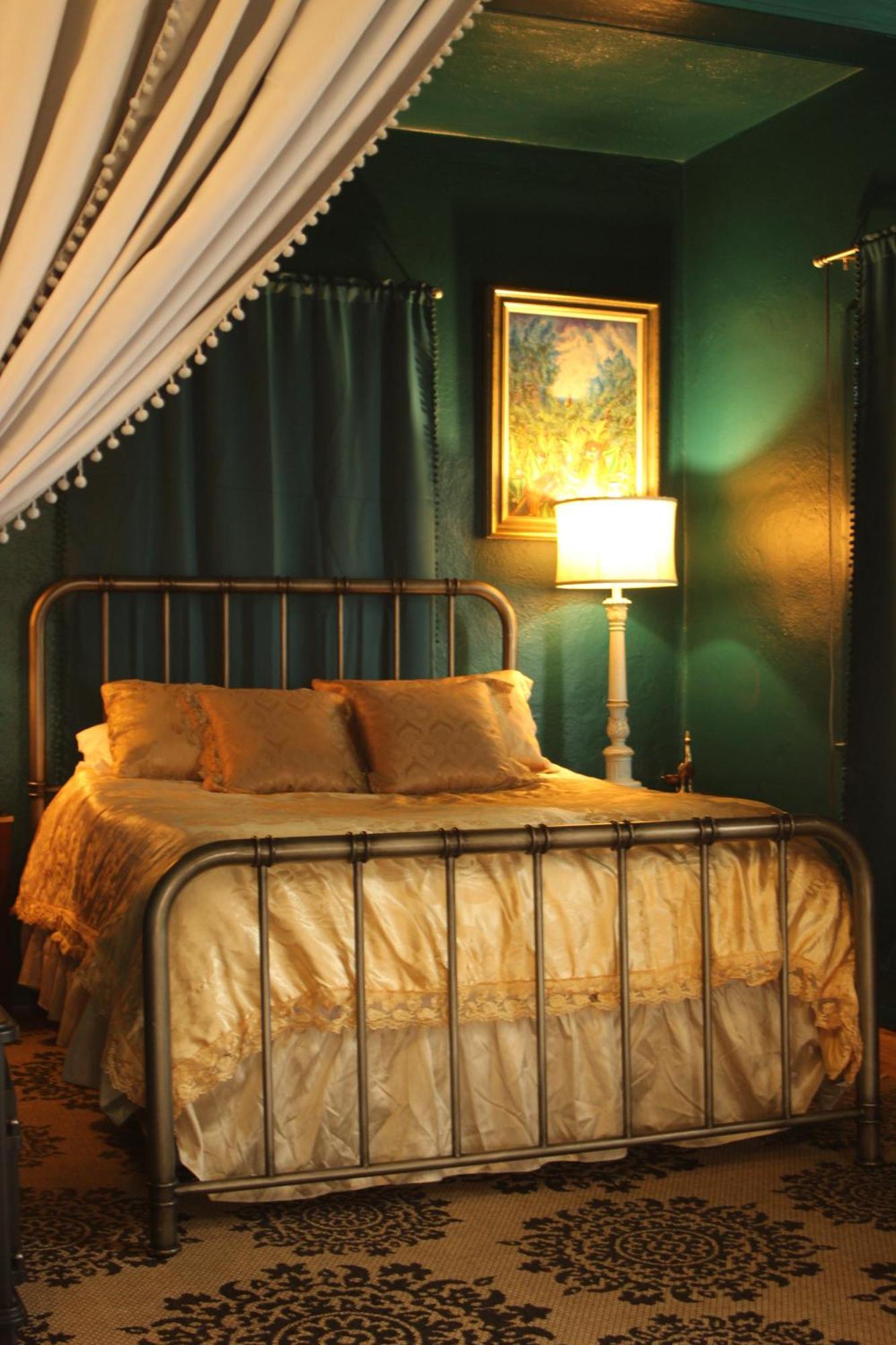 Henderson Castle Inn Kalamazoo Room photo