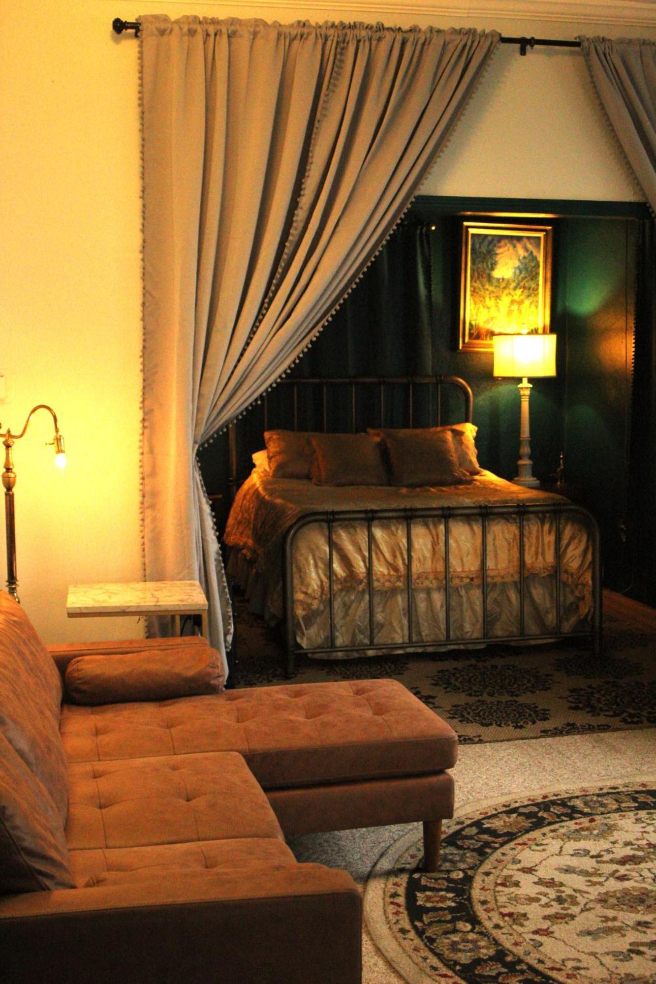 Henderson Castle Inn Kalamazoo Room photo