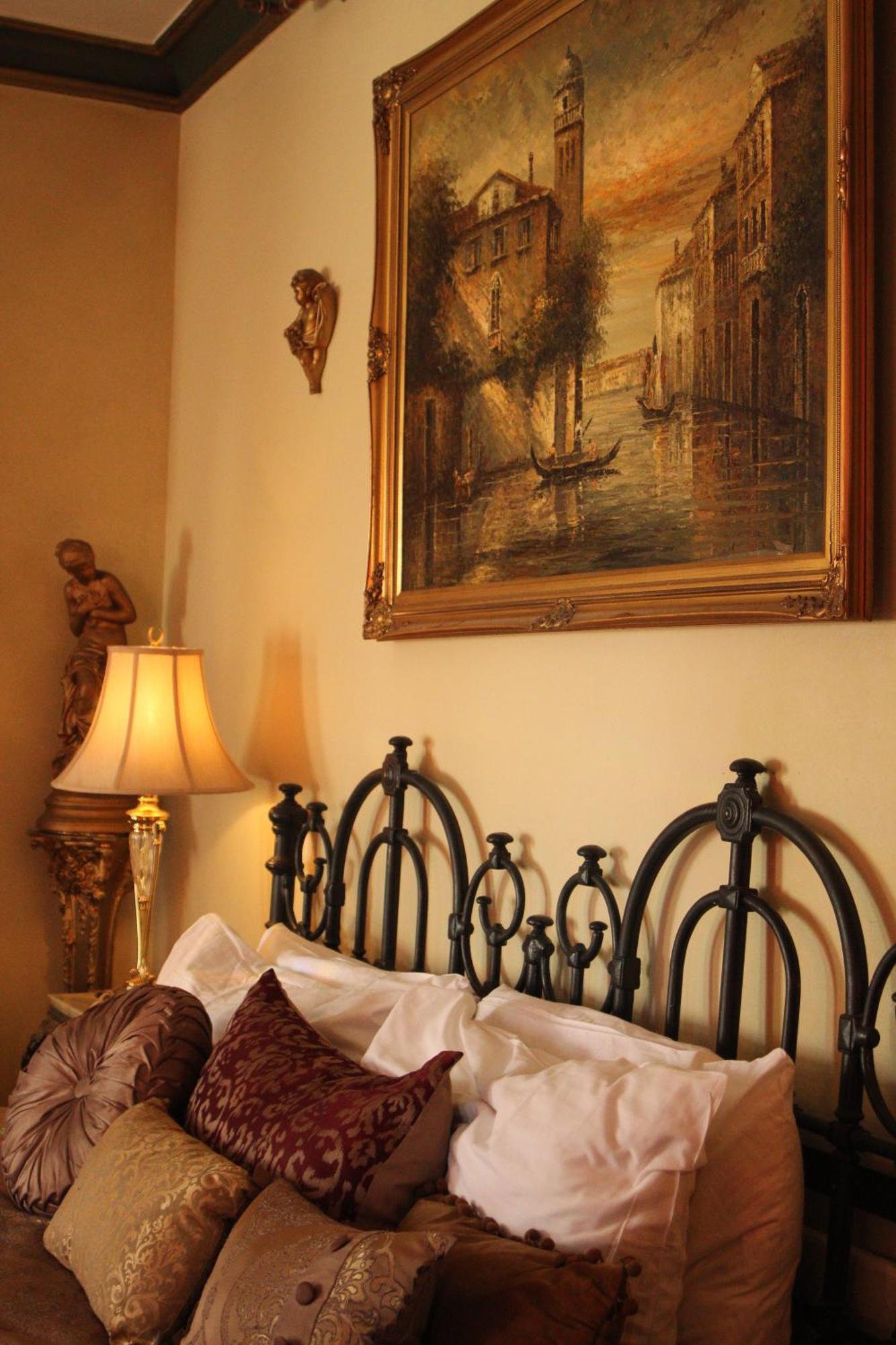 Henderson Castle Inn Kalamazoo Room photo
