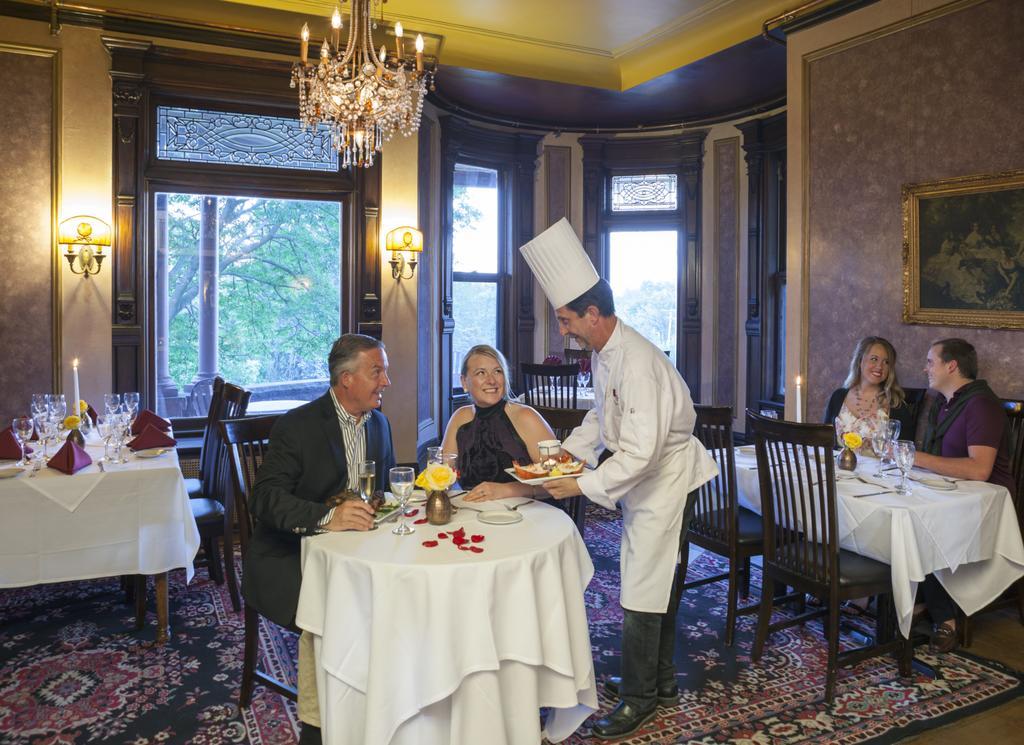 Henderson Castle Inn Kalamazoo Exterior photo